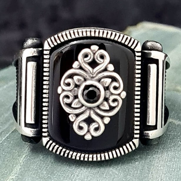 Men's Alloy Inlaid Black Gemstone Vintage Carved Flower Rings