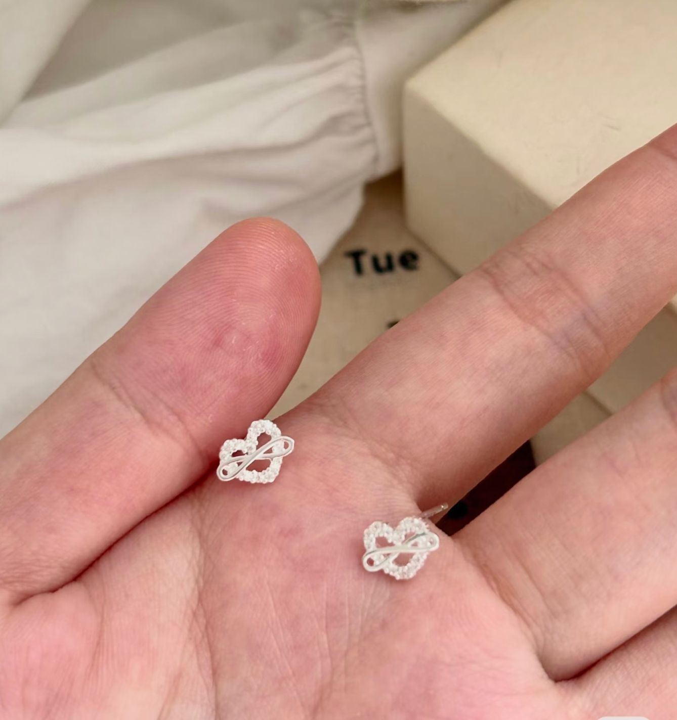 Loving Heart Winding Bow Light Luxury Niche Earrings