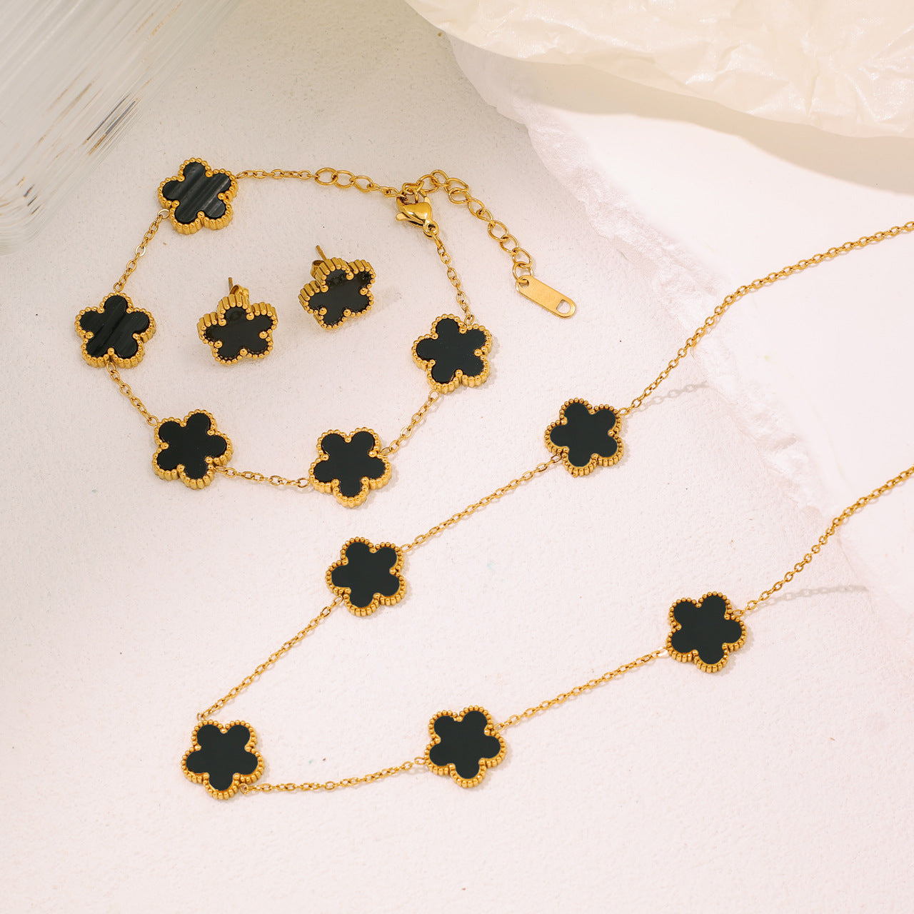 High-grade Titanium Steel Five-leaf Flower Gold Plated Four Colors Bracelet