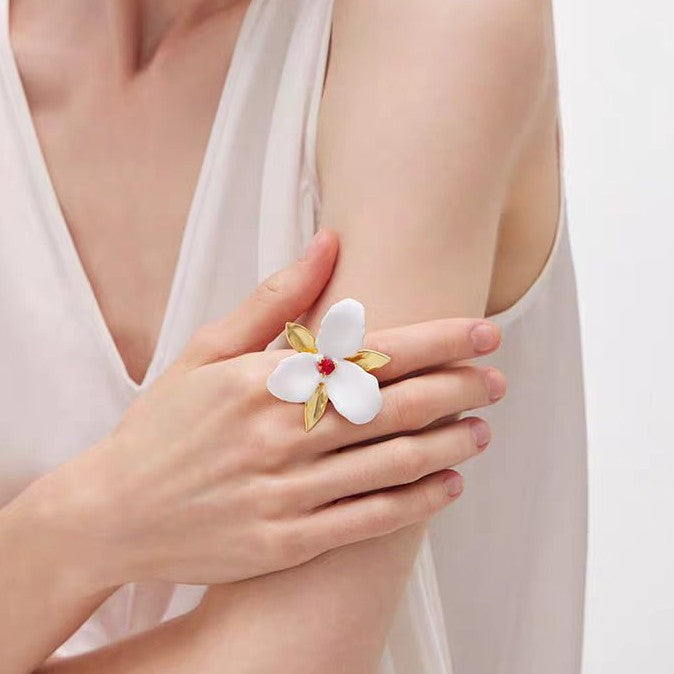 Women's Retro High Sense Simple Niche Design Flower Stud Earrings