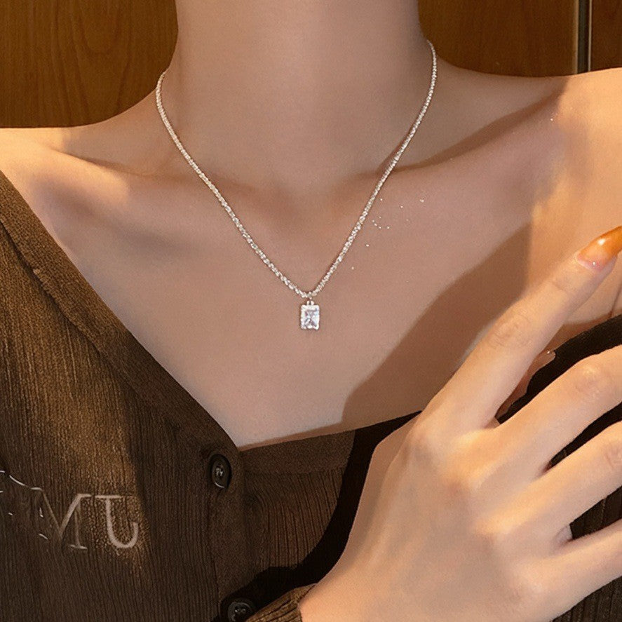 Women's Exquisite Light Luxury High-grade Korean Style Fashion Personality Necklaces