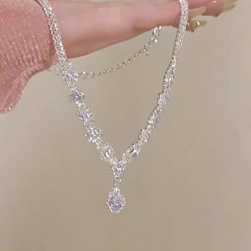 Women's Flower For Light Luxury Minority Design Vintage Sweater Chain Everyday Necklace