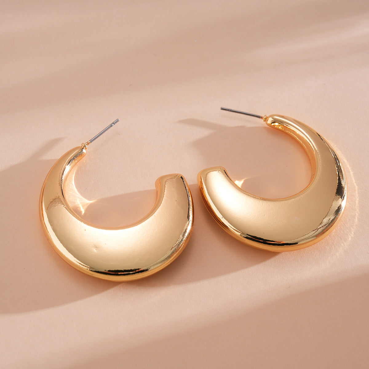 Geometric Cut Heart-shaped Oval Irregular Design Versatile Light Stud Earrings