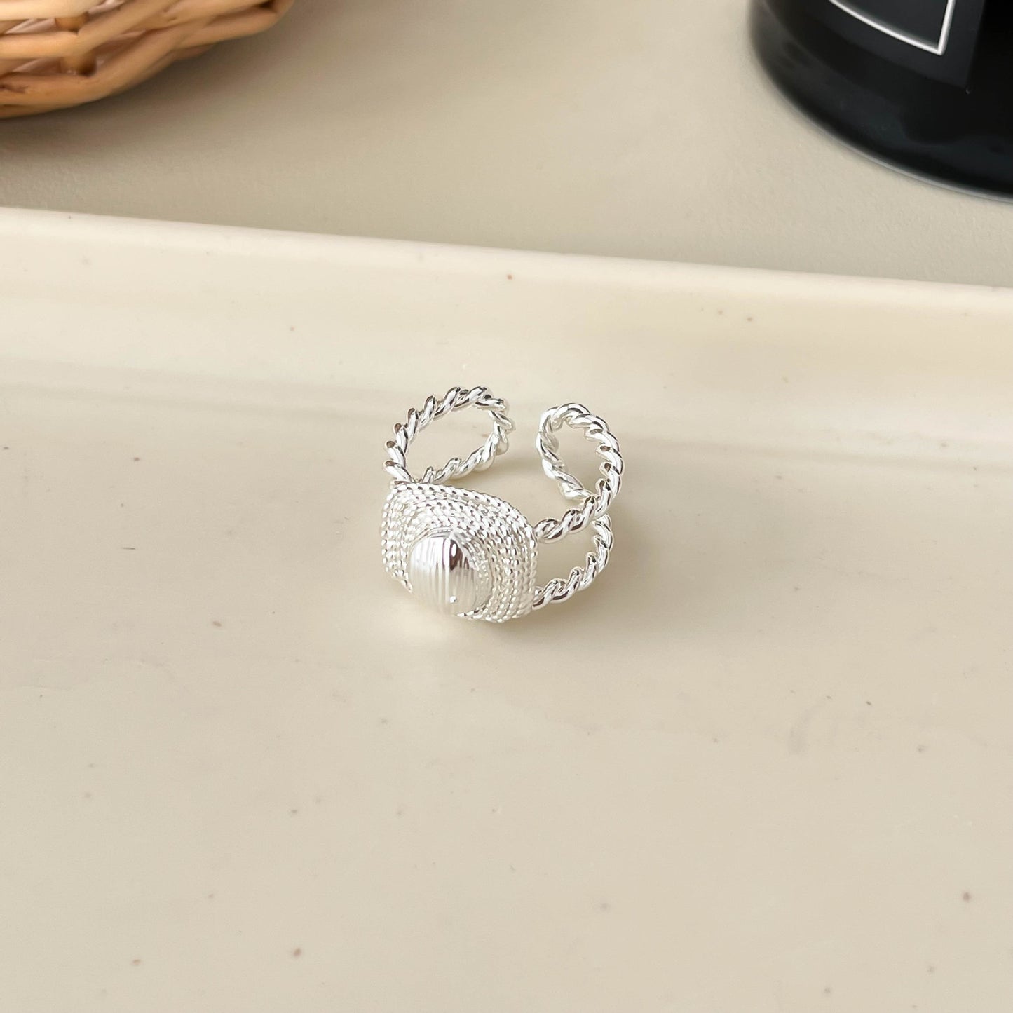 Wind Cold Irregular Geometric Flower Light Luxury High Sense Ring