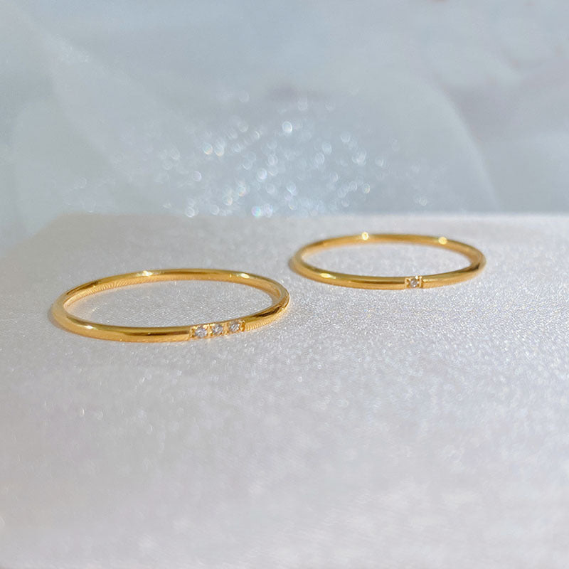 Small Diamond In The Debris Single Three Female Twin Light Rings