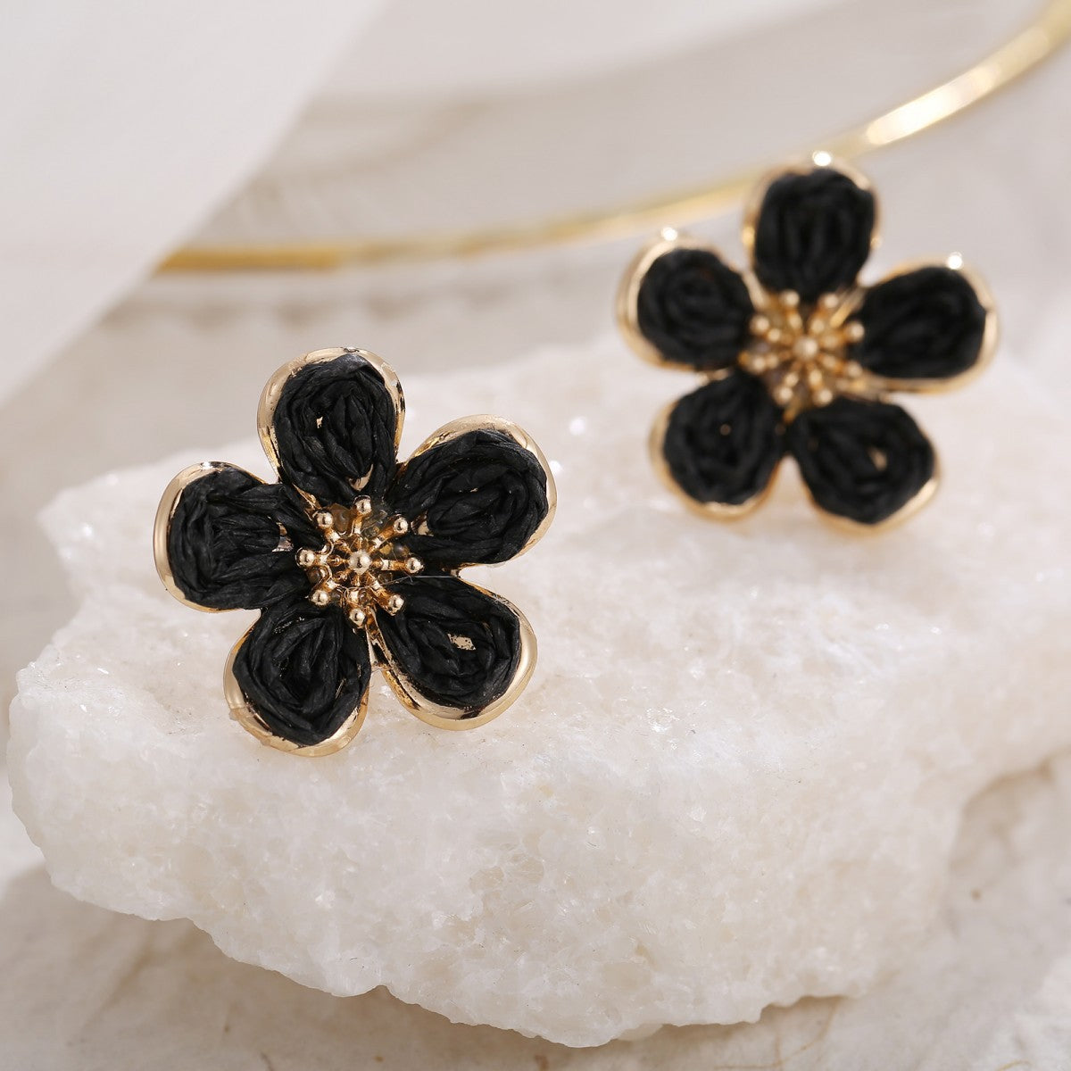 Raffia Flower Small Fashion Hand-woven Simple Earrings