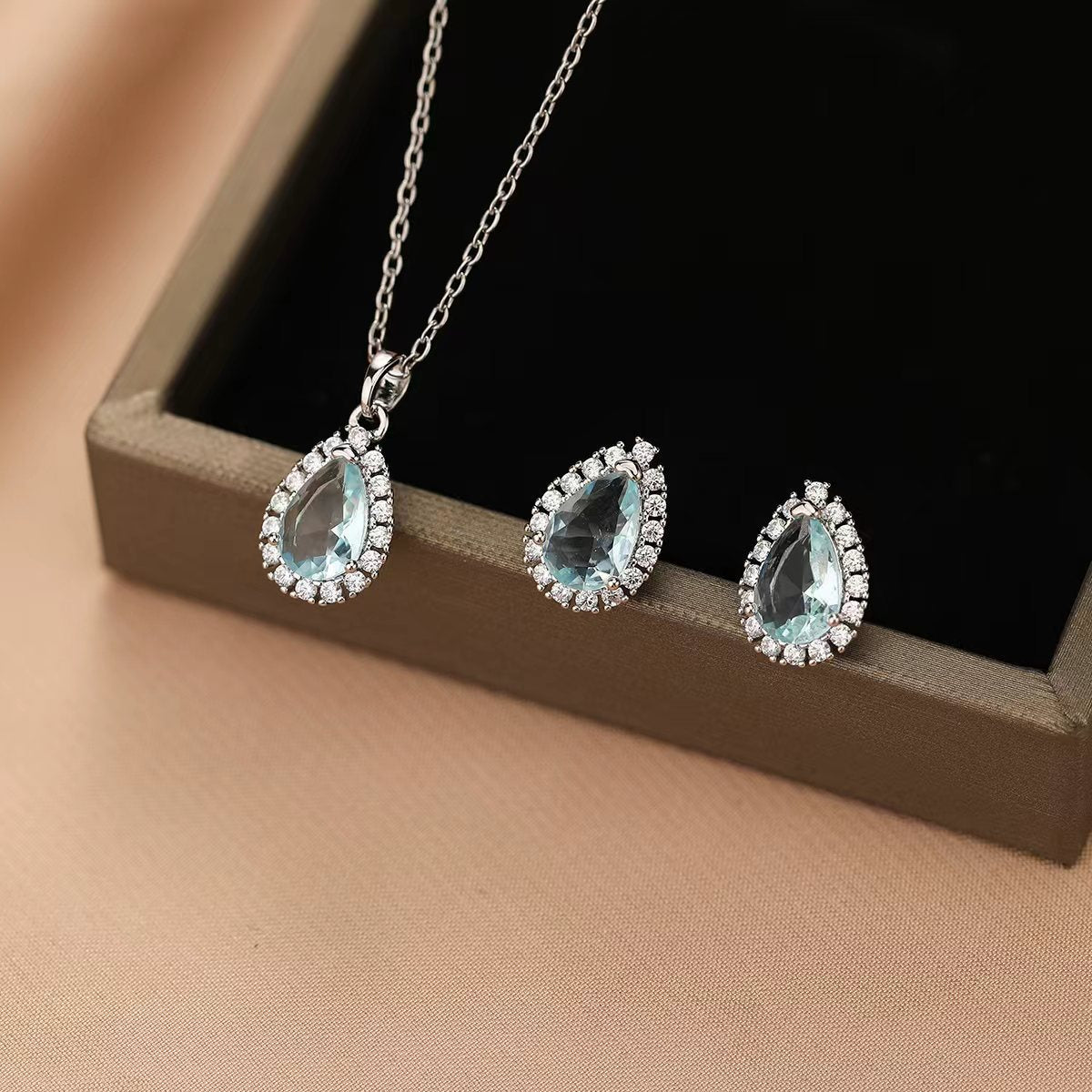 Glamorous Comfortable Two-piece Affordable Luxury Fashion Jewelry Set