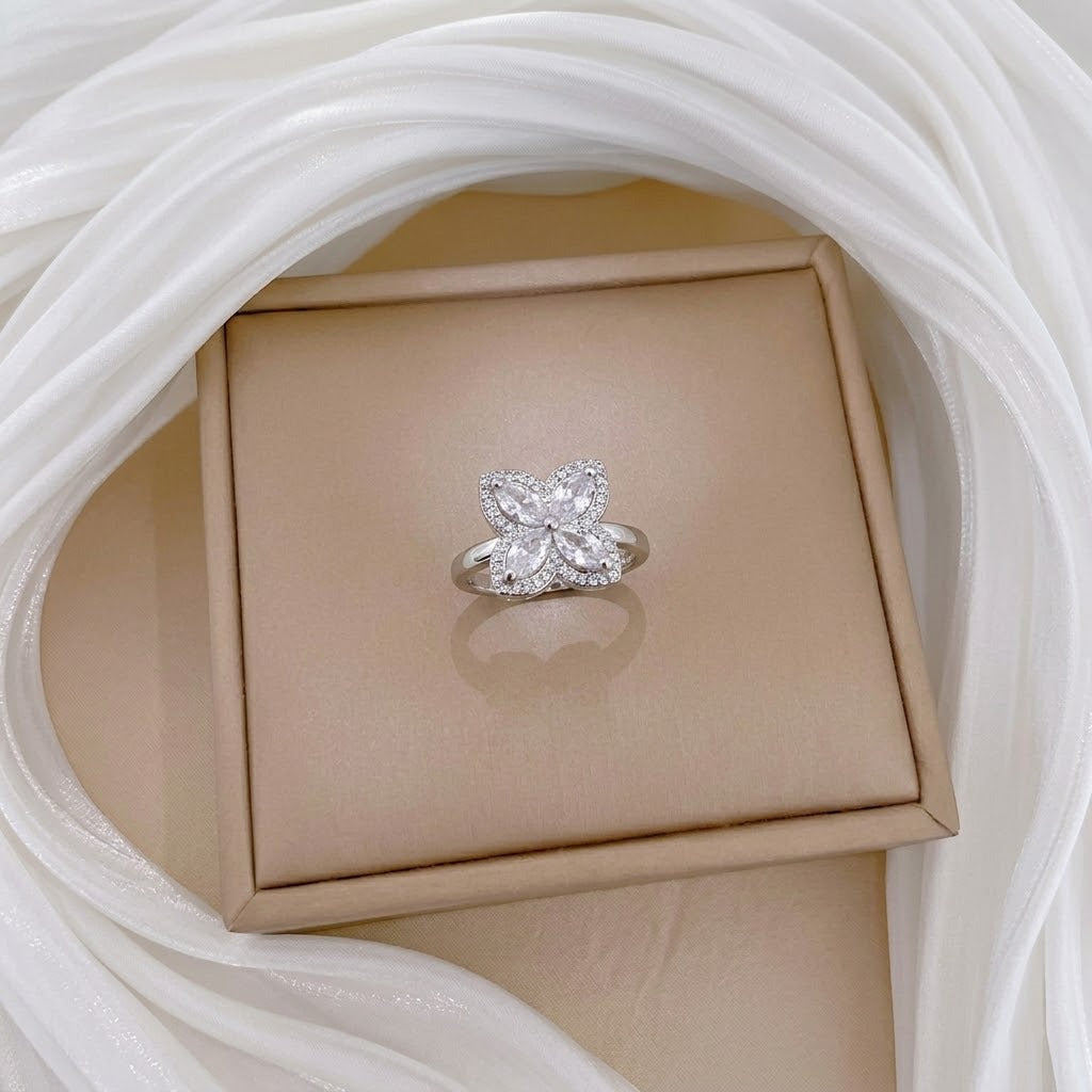 Design Rotating Bauhinia Zircon Flower Gas Clavicle Chain Necklace