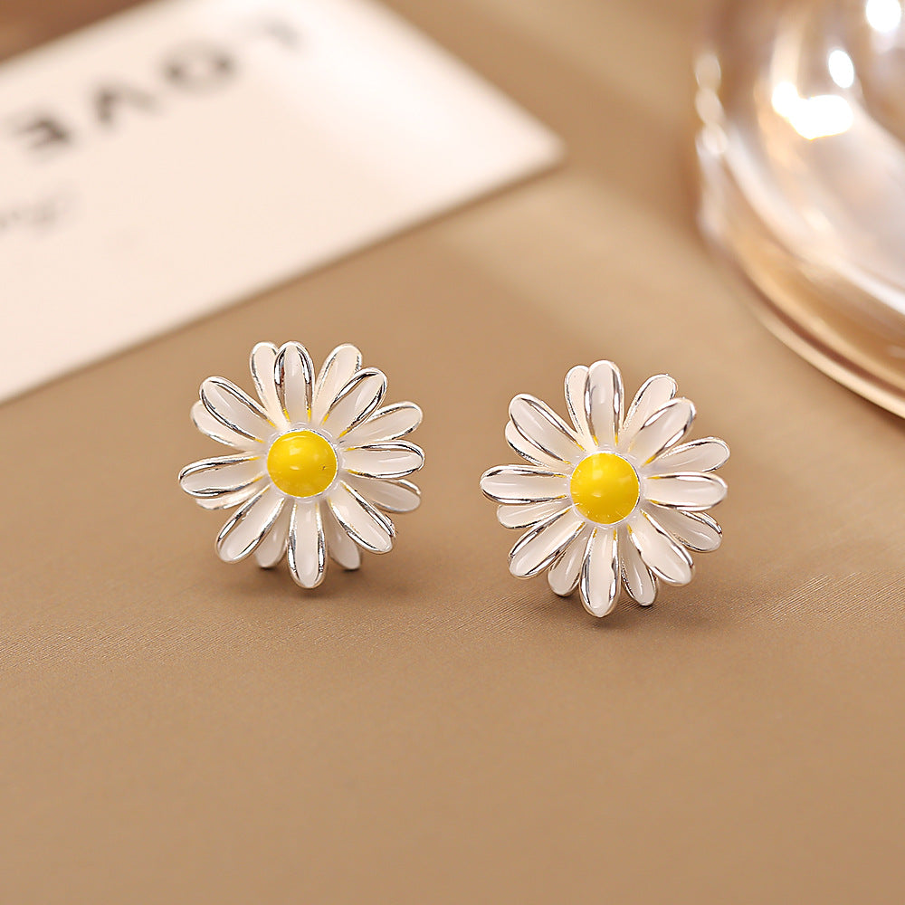 Sweet Fresh Little Daisy Ear Color Dopamine Fashionable Rings