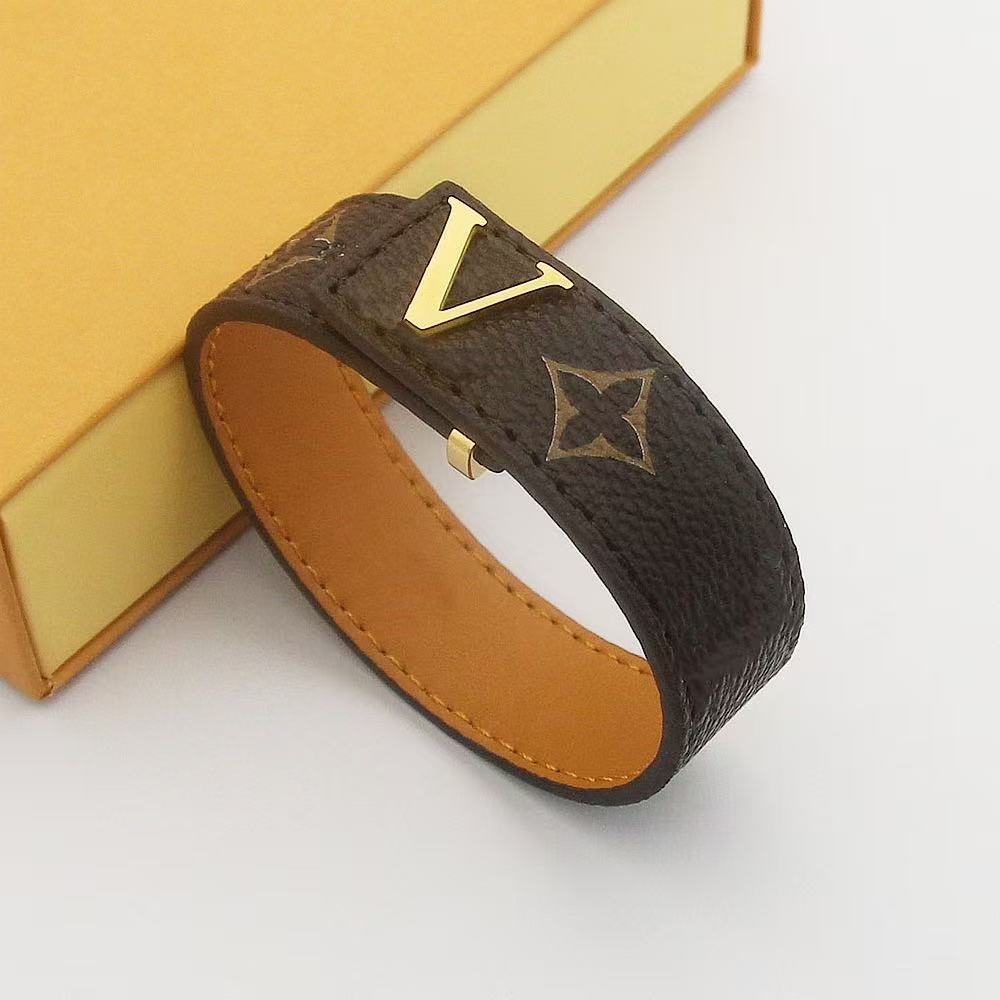 V's Four-leaf Clover Presbyopic Leather Couple Simple Bracelet