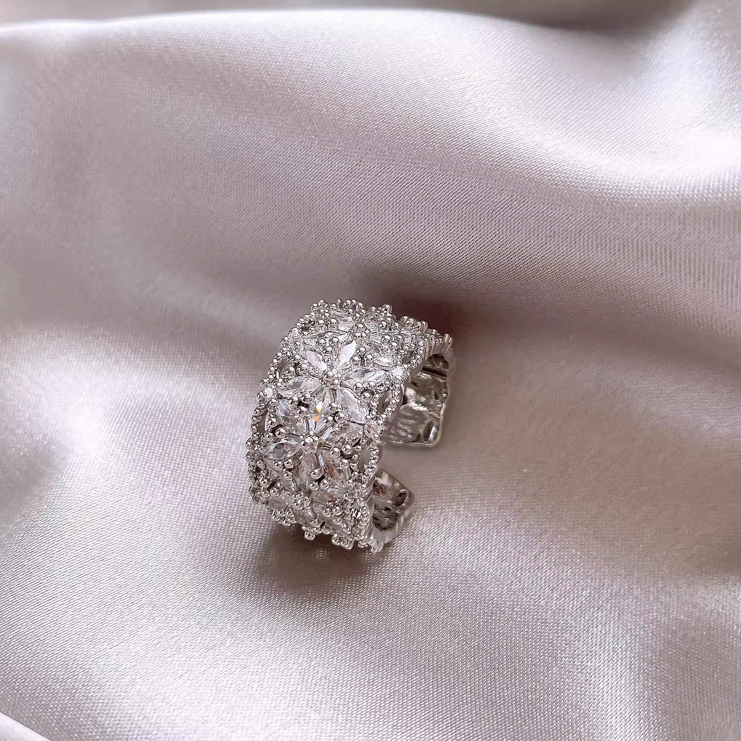 Women's Zirconium Flower Open Elegant Light Luxury Fashion Unique Cold Rings