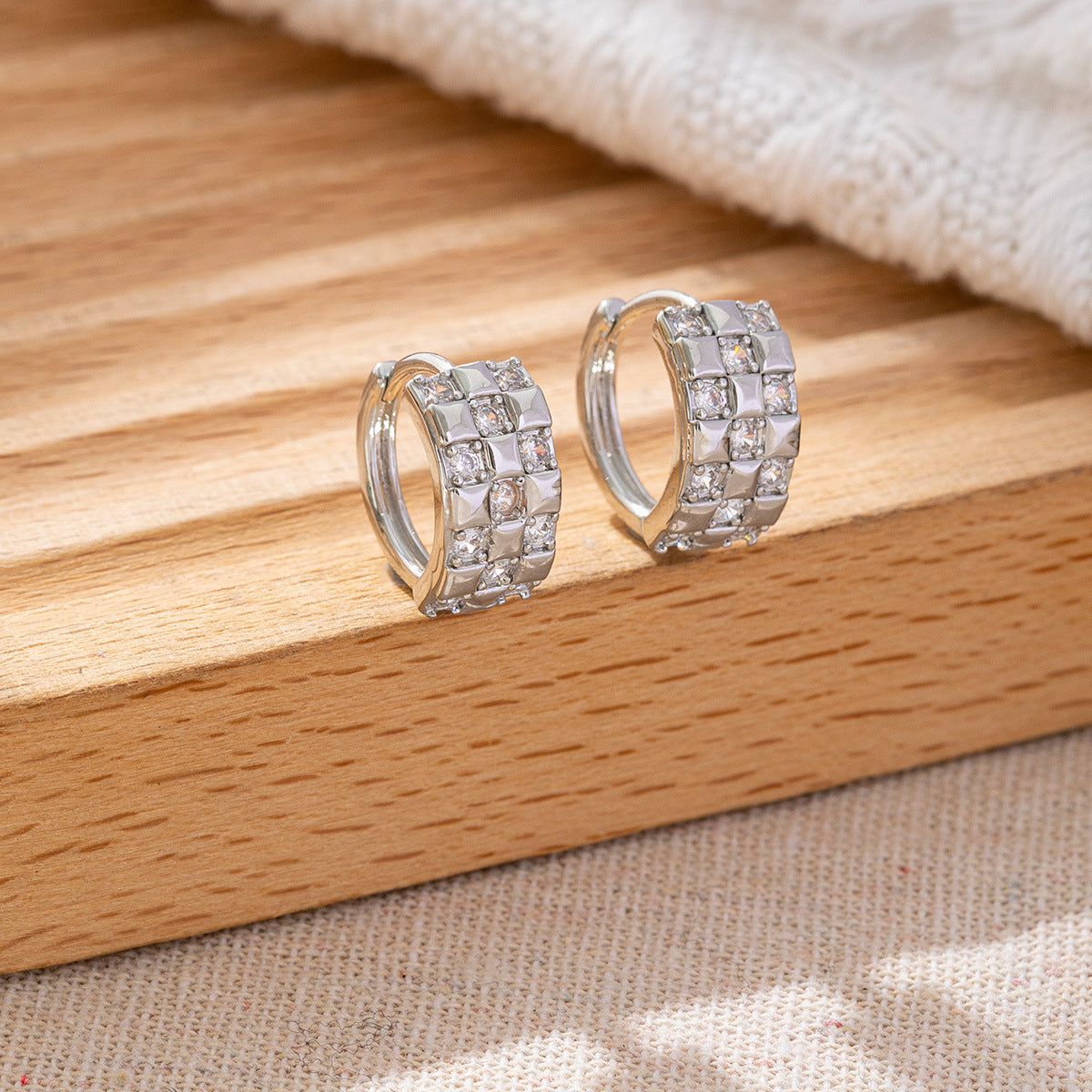 Classic Style Gold-plated Clover Clip High-grade Zircon Ear Buckle
