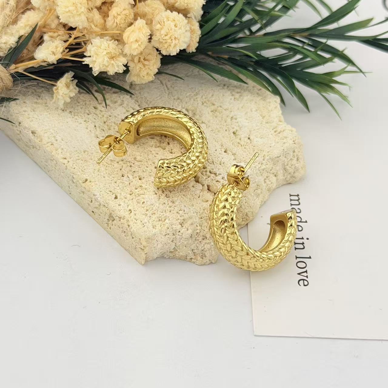 Twist Pleated Design Shaped Fashion Commuter Style Simple Versatile Elegant Earrings