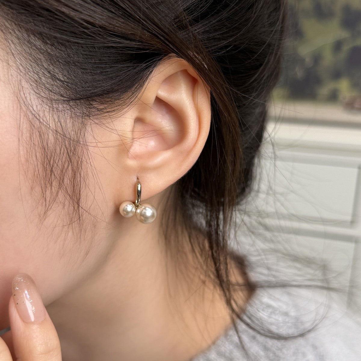 Gentle Mocha Mousse Pearl Small Cherry Clip Light Luxury Minority Ear Buckle