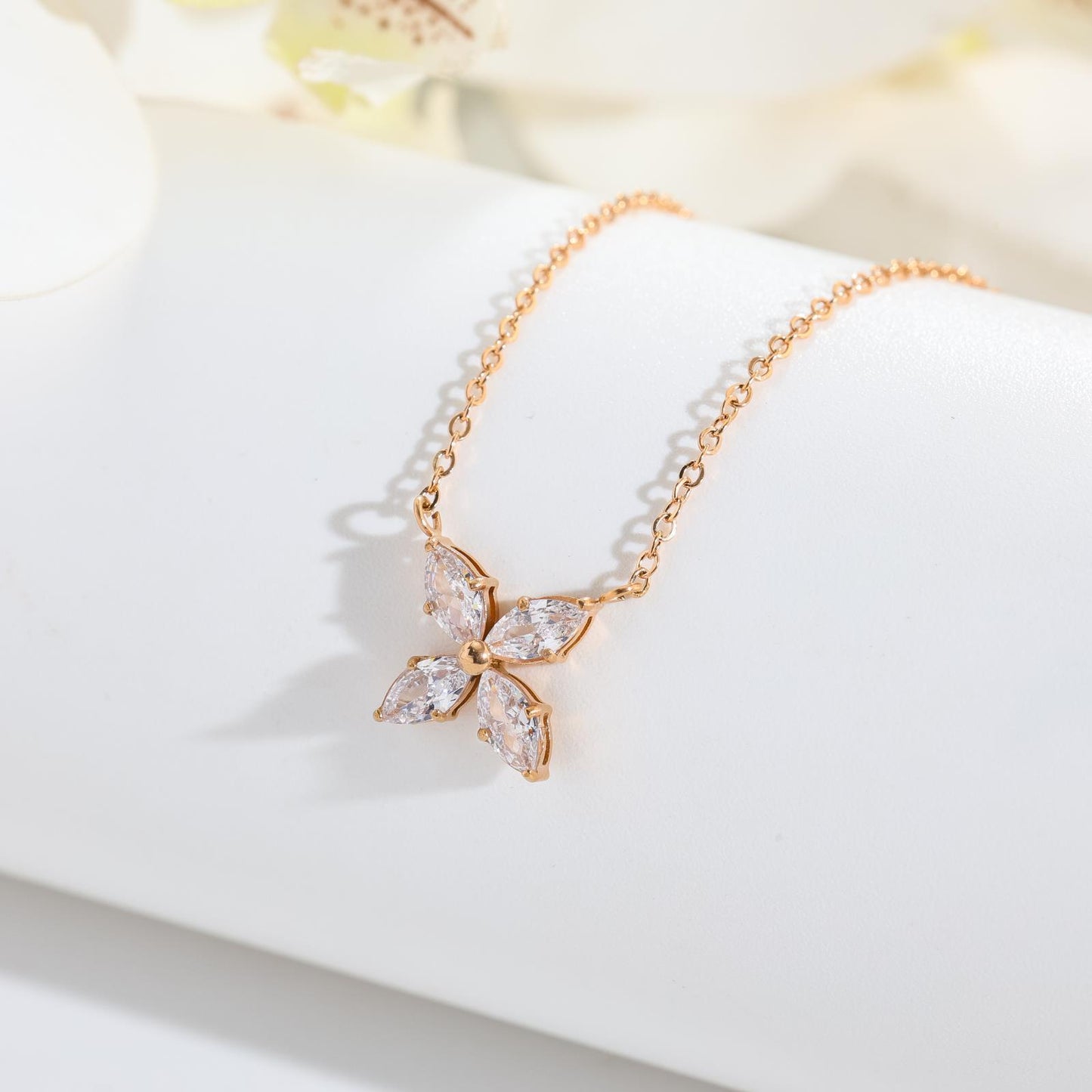 French Style Super Flash Zircon Flower Light Luxury Titanium Steel Necklace