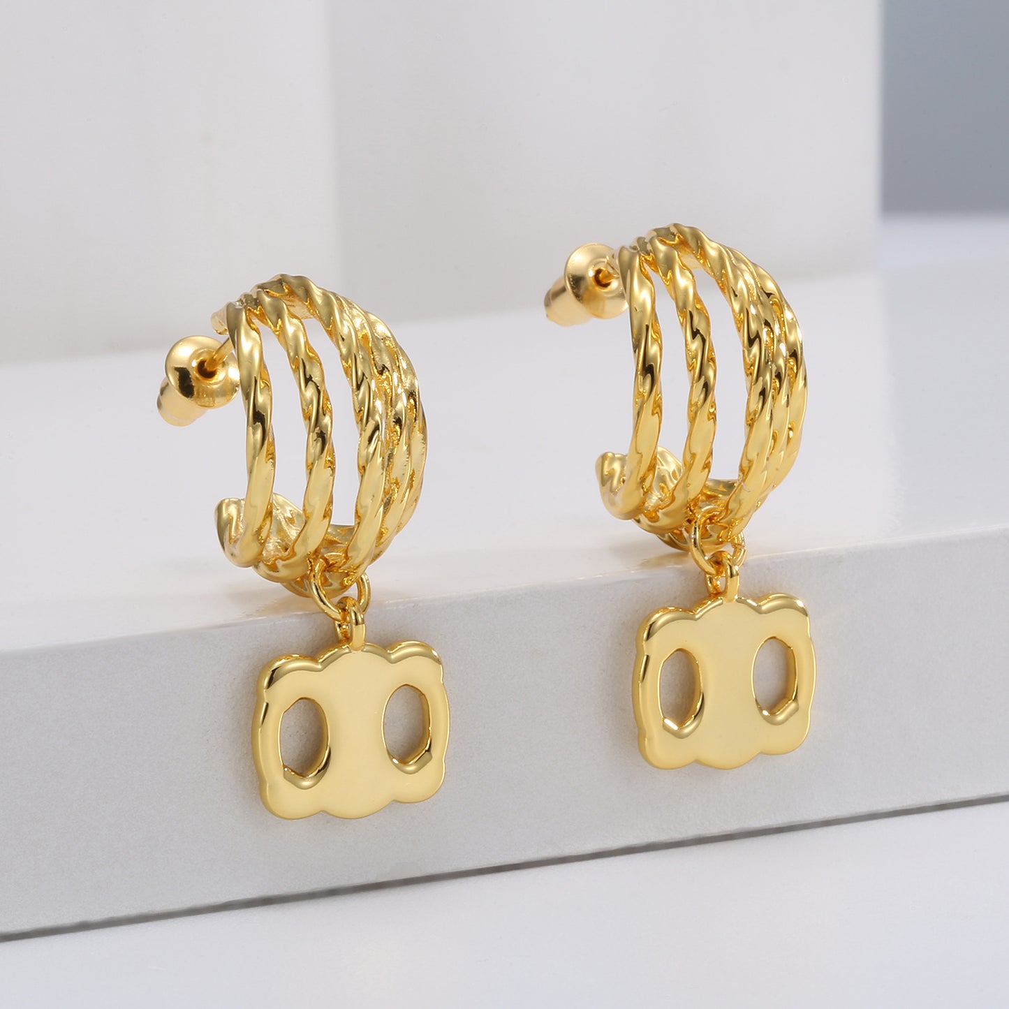 Women's Aloofness Style Suit Design Delicate Diamond Elegant Earrings