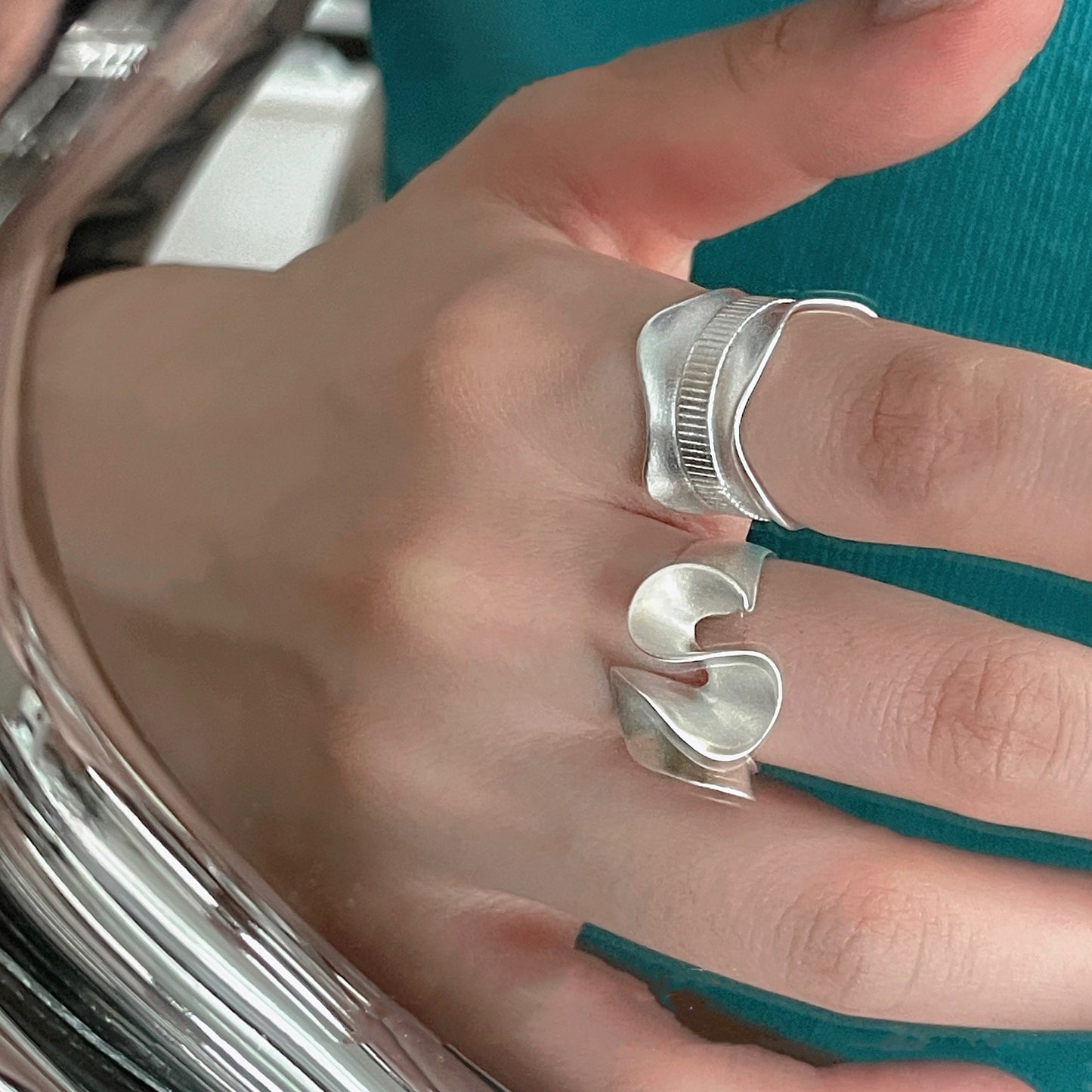 Women's Geometric Fashion Twisted Open-end Personality Hip Rings