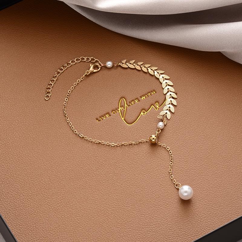 Women's Korean Pearl Simple Design Light Luxury Bracelets