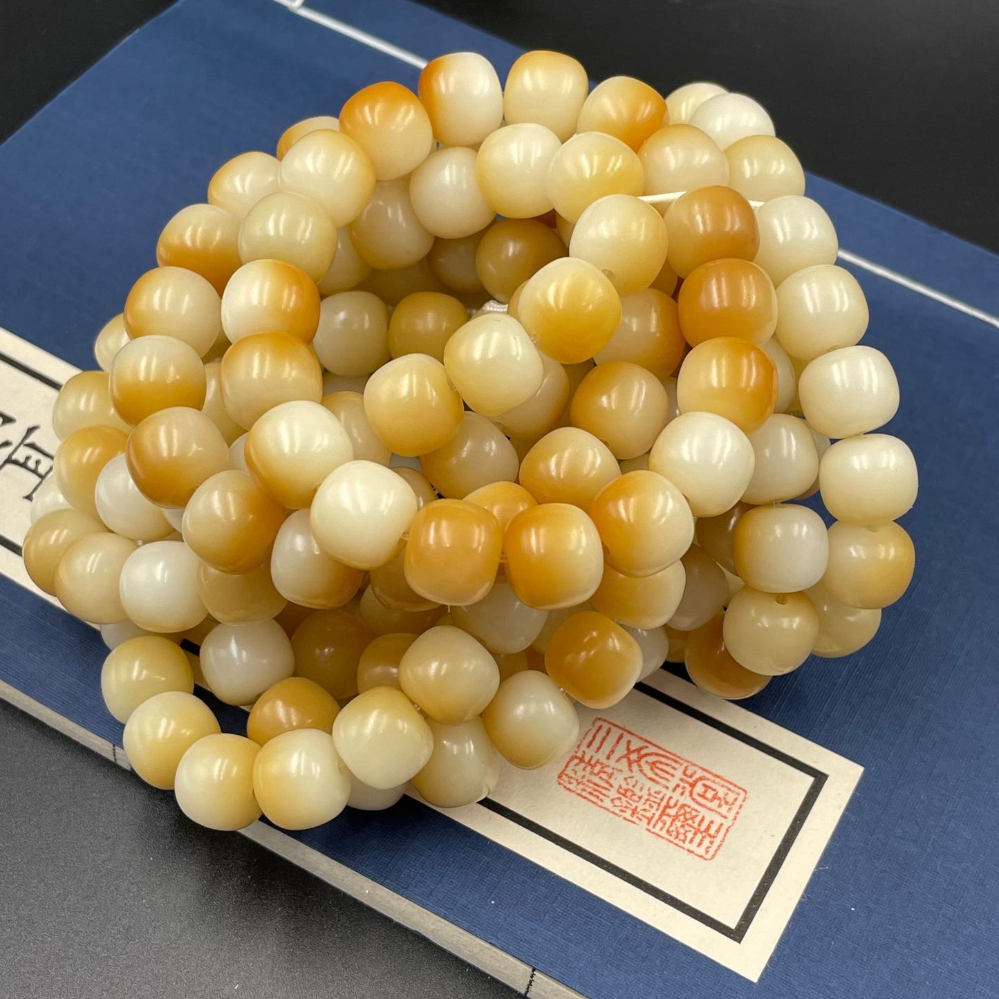 Women's & Men's Flowers Bodhi Pliable Temperament Hand Toy Charcoal Seed Crafts Single Bracelet