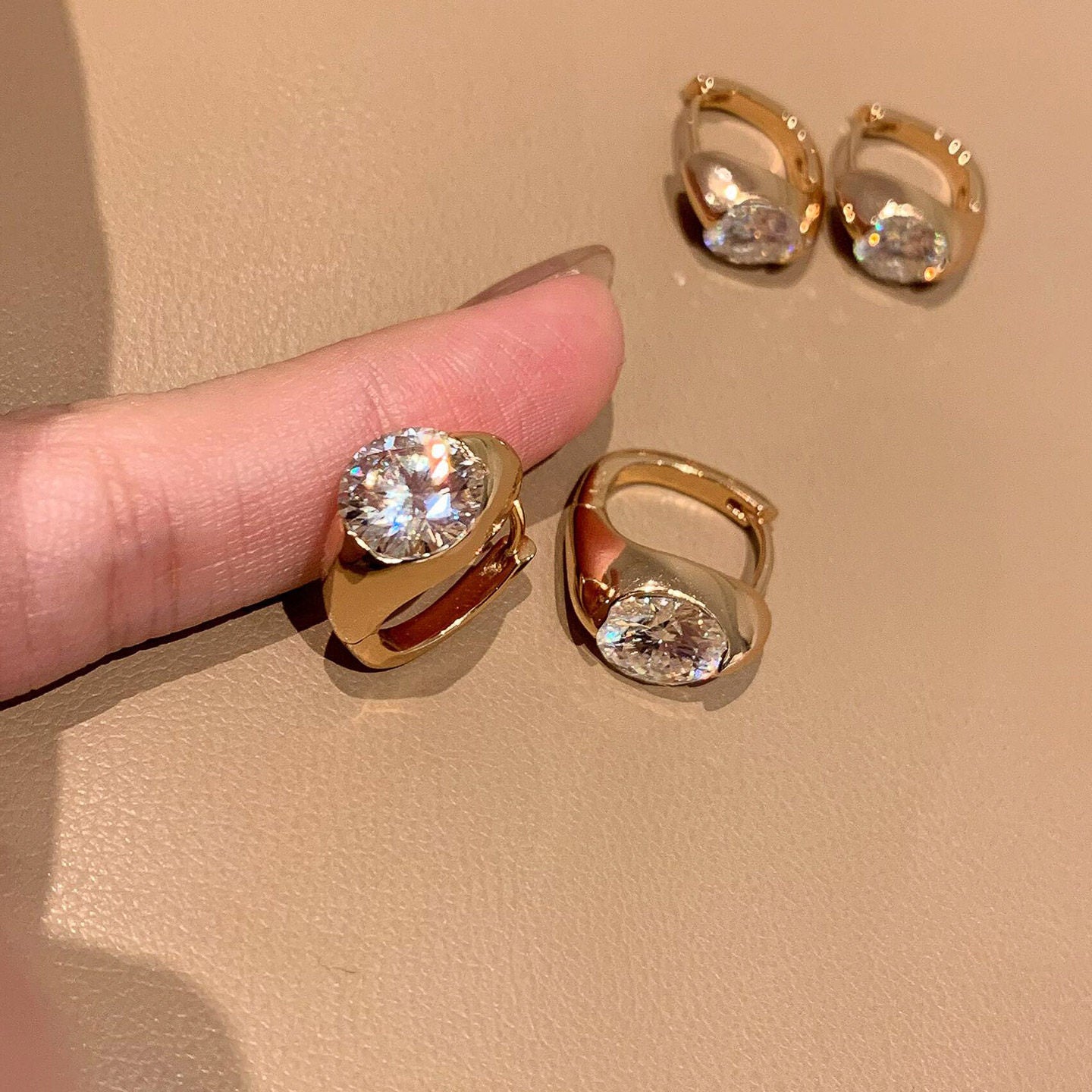 Women's Niche Design Zircon High-grade Temperament Style Light Ear Buckle