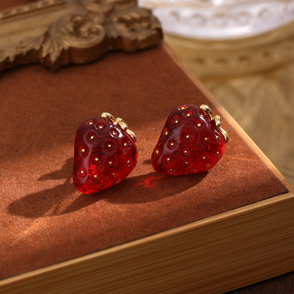 Style Retro Debutante Red Strawberry High-grade Special Interest Earrings