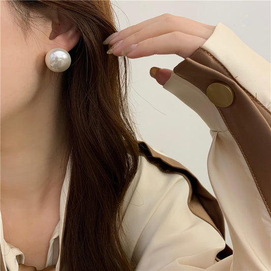 Retro Large Pearl Imitation Style Yu Sier Stud Earrings