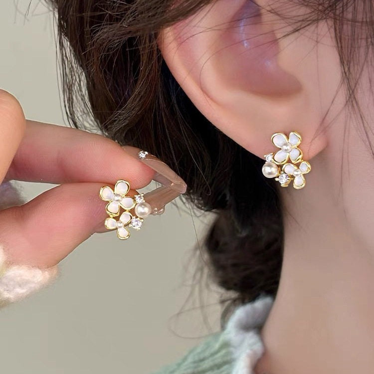 Women's Needle High-grade Super Flash Zircon Light Luxury Refined Grace Earrings