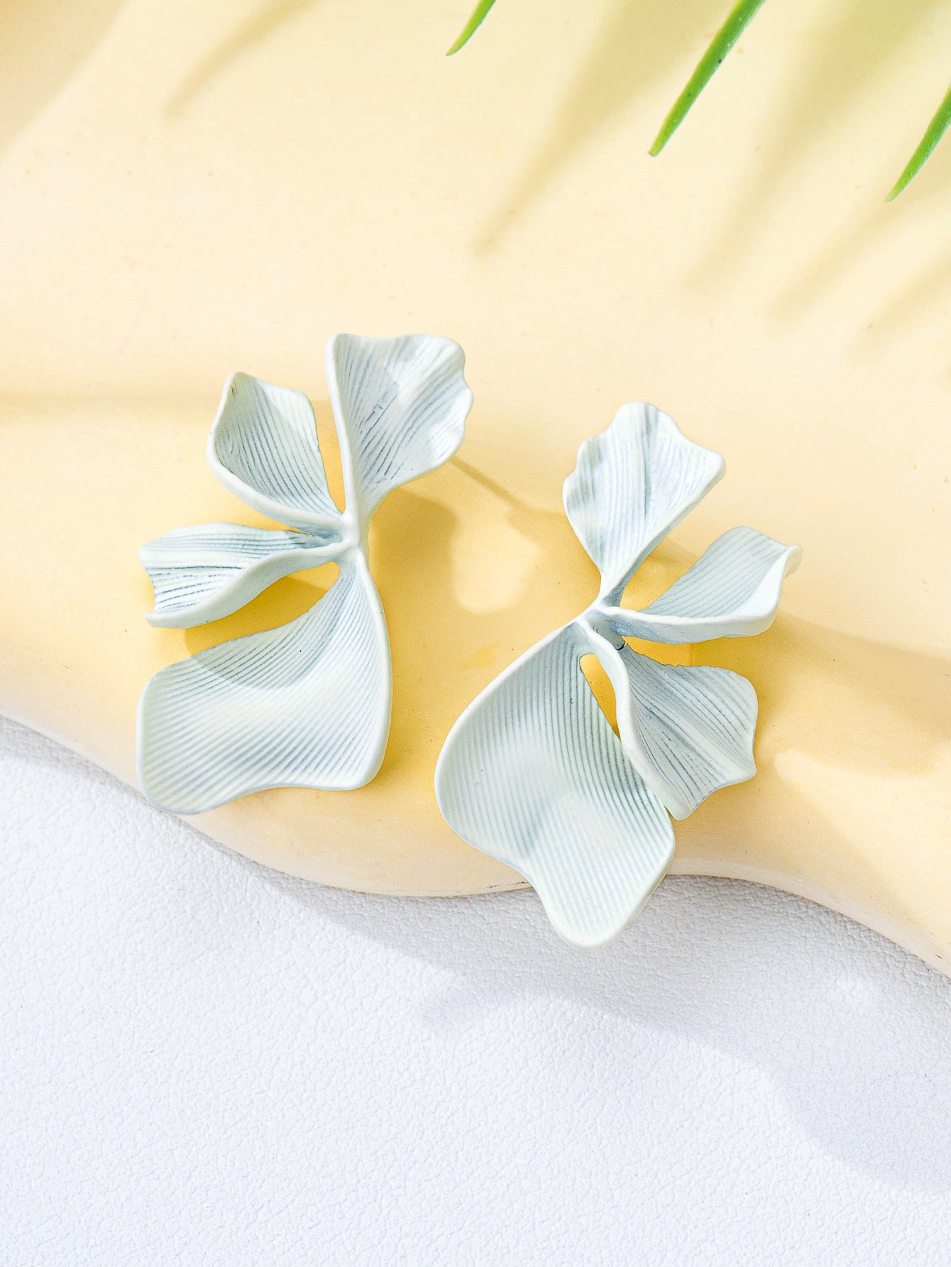 Women's Petal Pearl Mori Style Niche Design Stud Earrings
