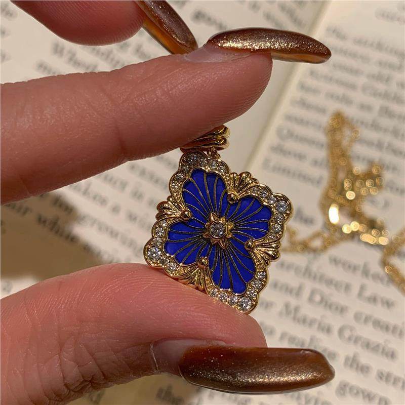 Women's Edition Opera Four-leaf Clover Gold-plated Fritillary Pendants