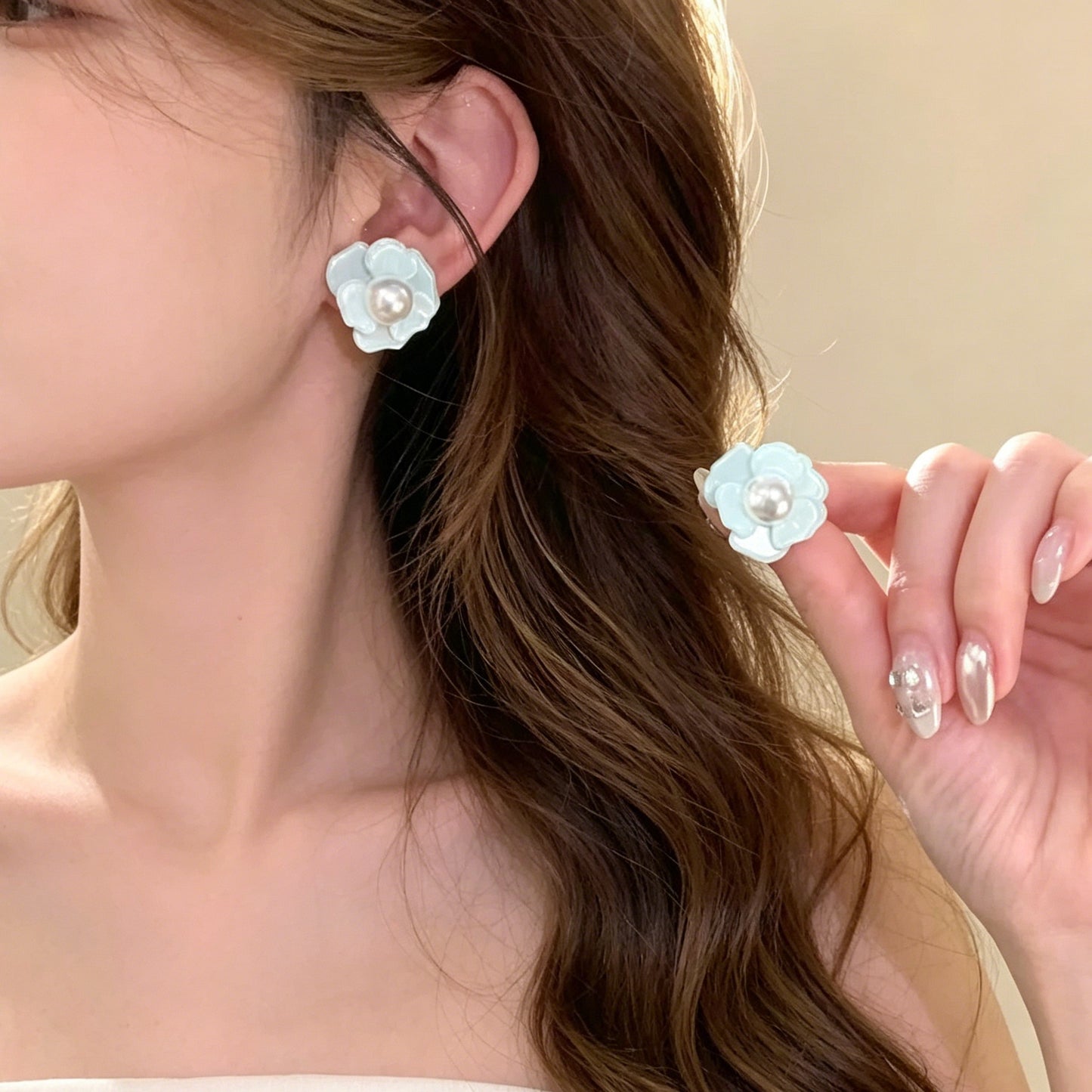 Women's Spring Fresh Flower Pearl Light Luxury Unique Beautiful Stud Earrings