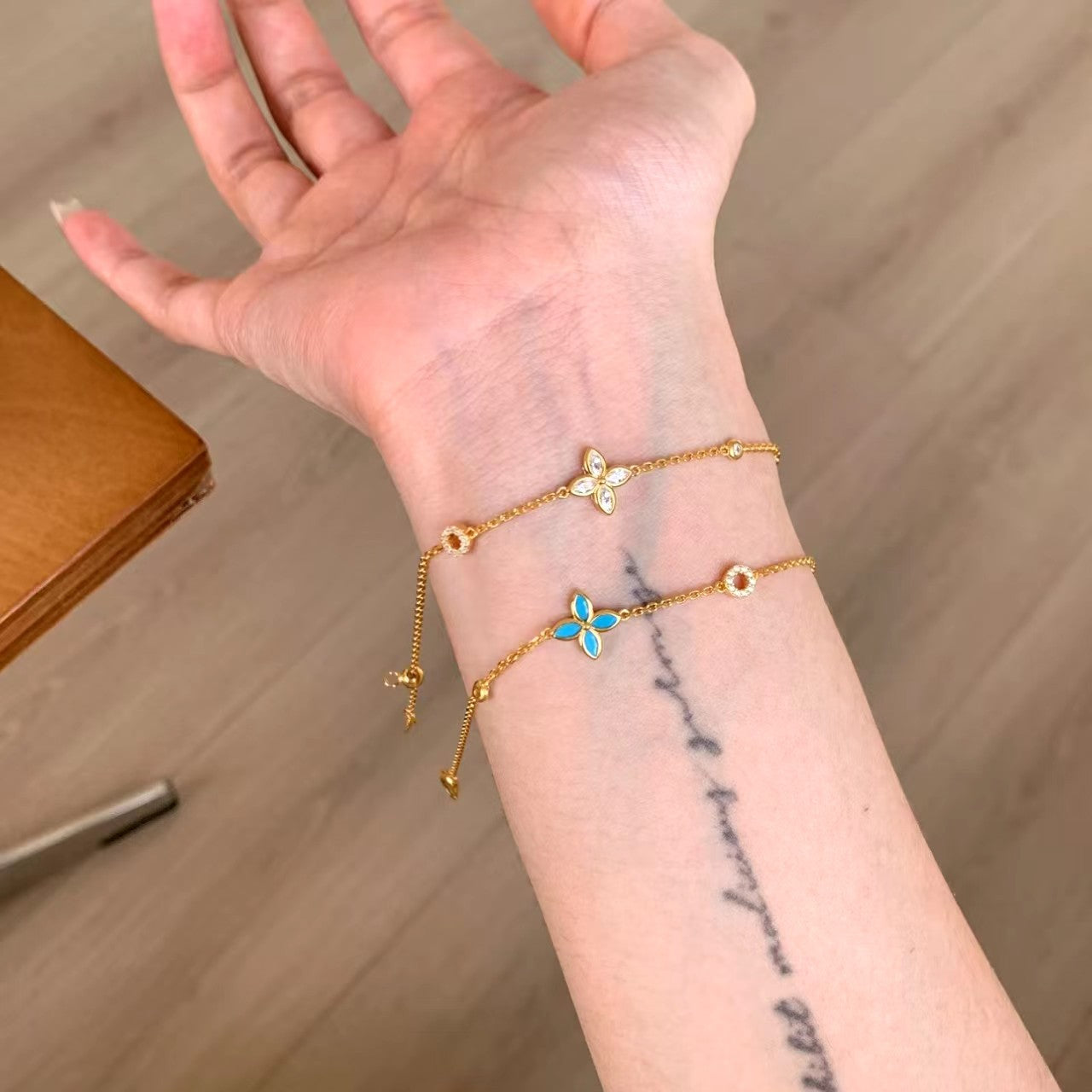 Women's Diamond Simple Exquisite Versatile Good-looking Micro Inlaid Zircon Twin Light Bracelets