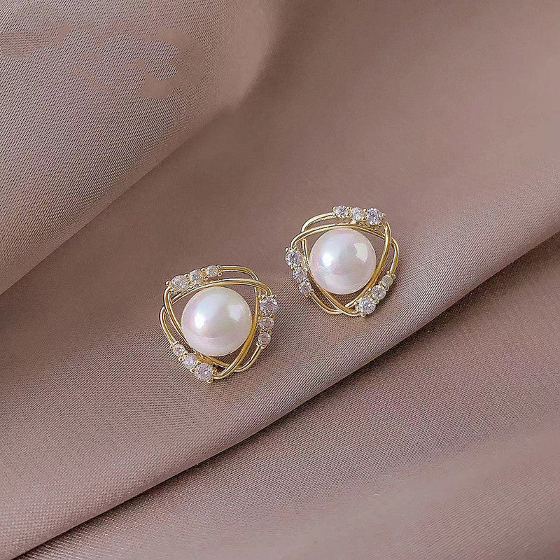 Women's Elegant Delicate Pearl Fashionable Niche Temperament Earrings