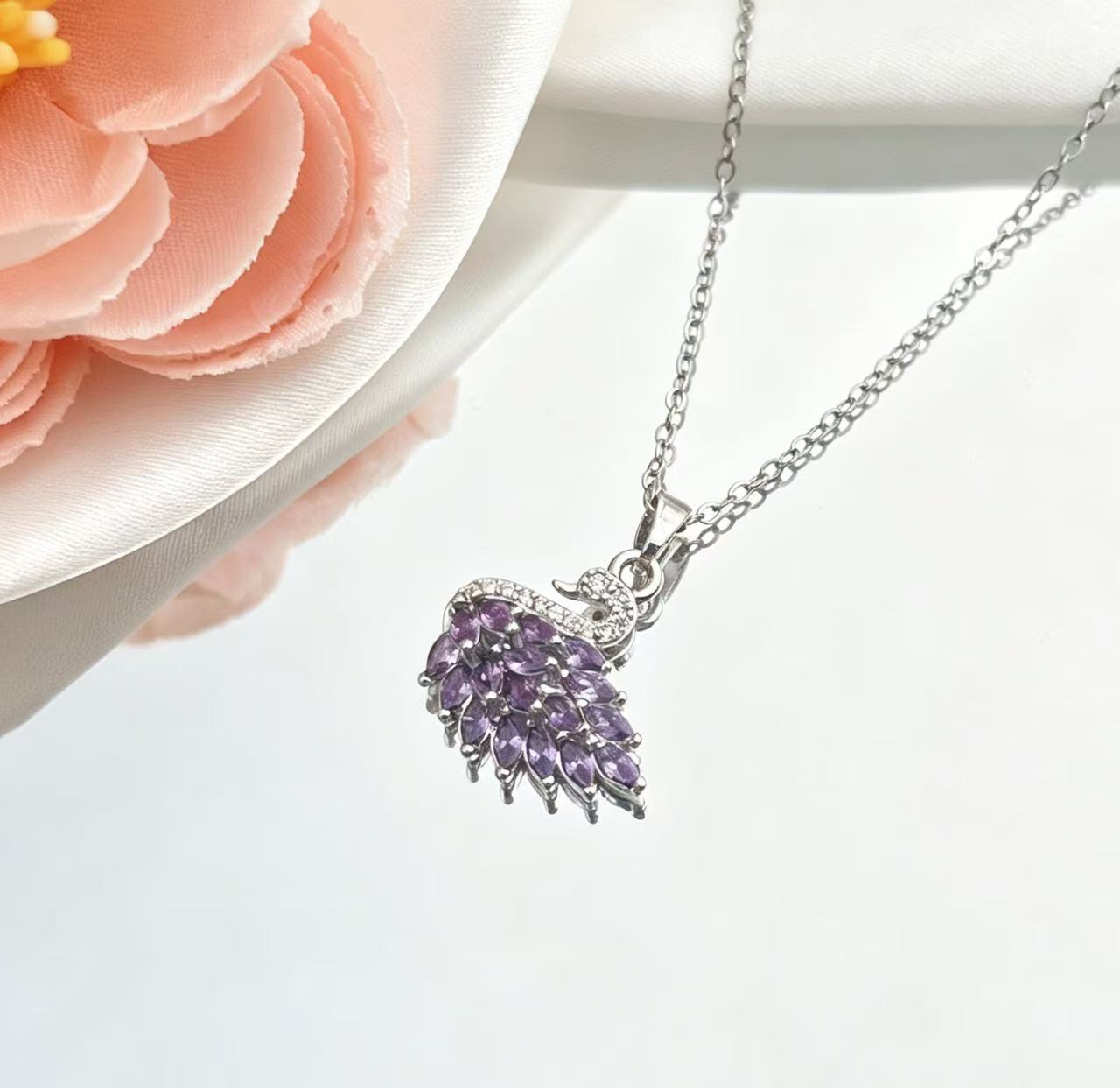 Women's Swan Light Luxury High-grade Clavicle Chain Elegant Necklace