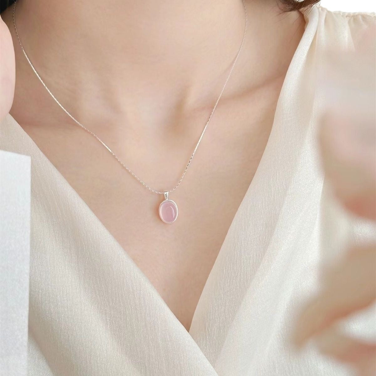 Strawberry Crystal Female Minority Simple Oval Necklace