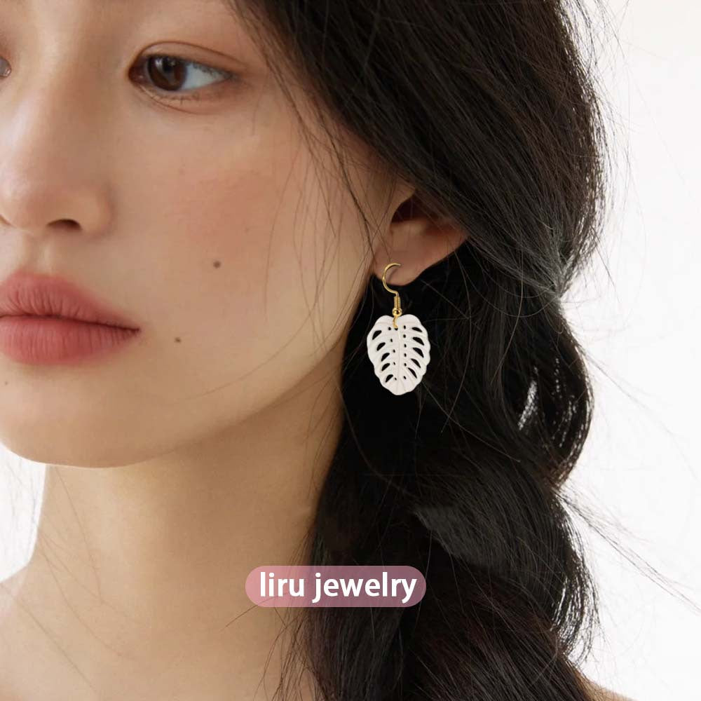 Summer Seaside White Shell Scallop Simple Hollow Monstera Earrings