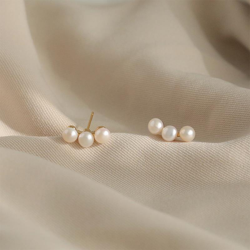 Pearl Female Winter Special Interest High-grade Light Earrings