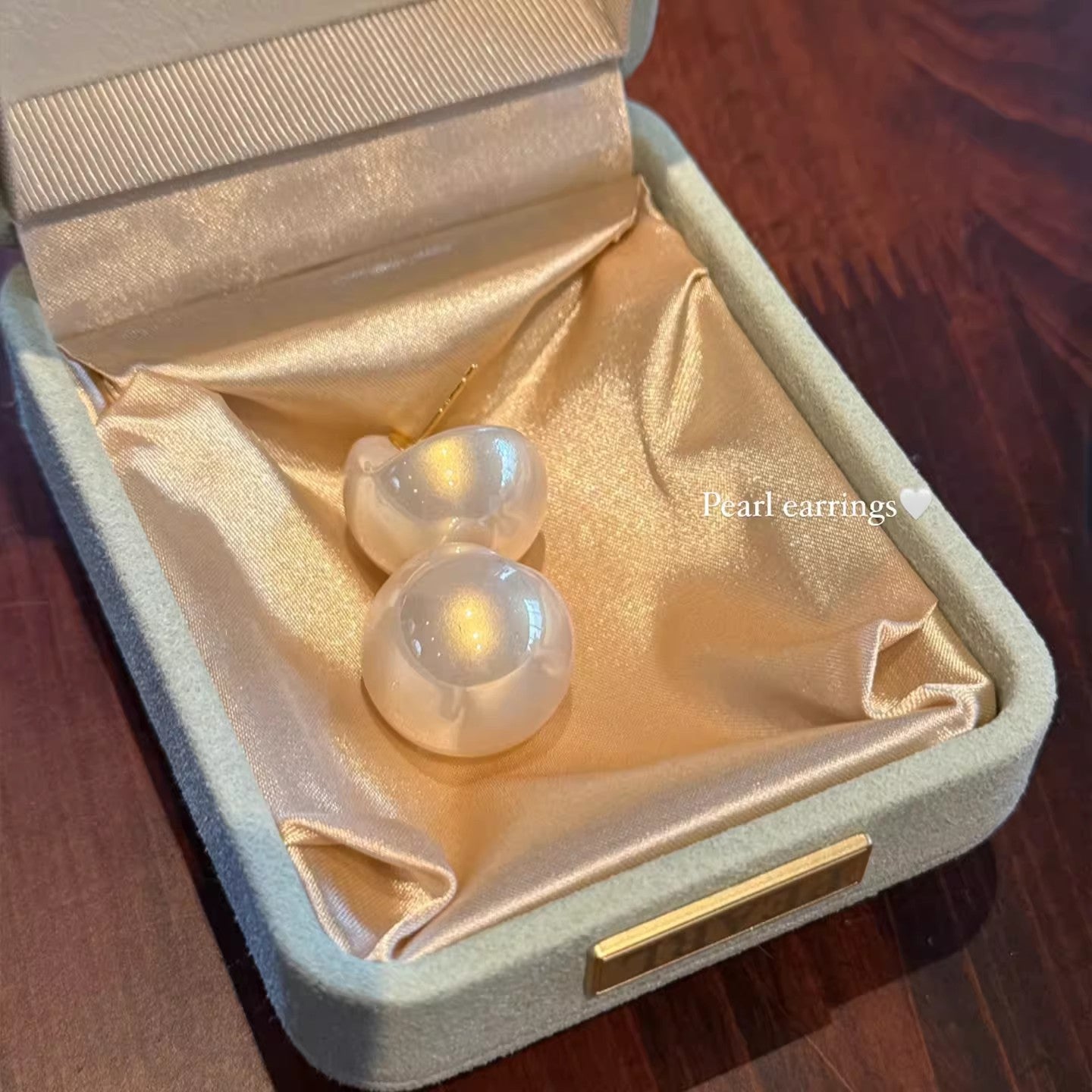 Women's Minimalist Design Bite Pearl For Simple Graceful Earrings