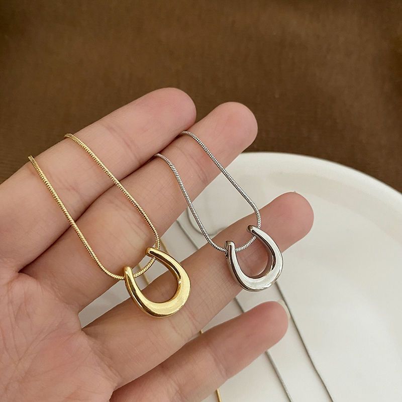 Titanium Steel U-shaped Horseshoe Light Luxury Necklaces