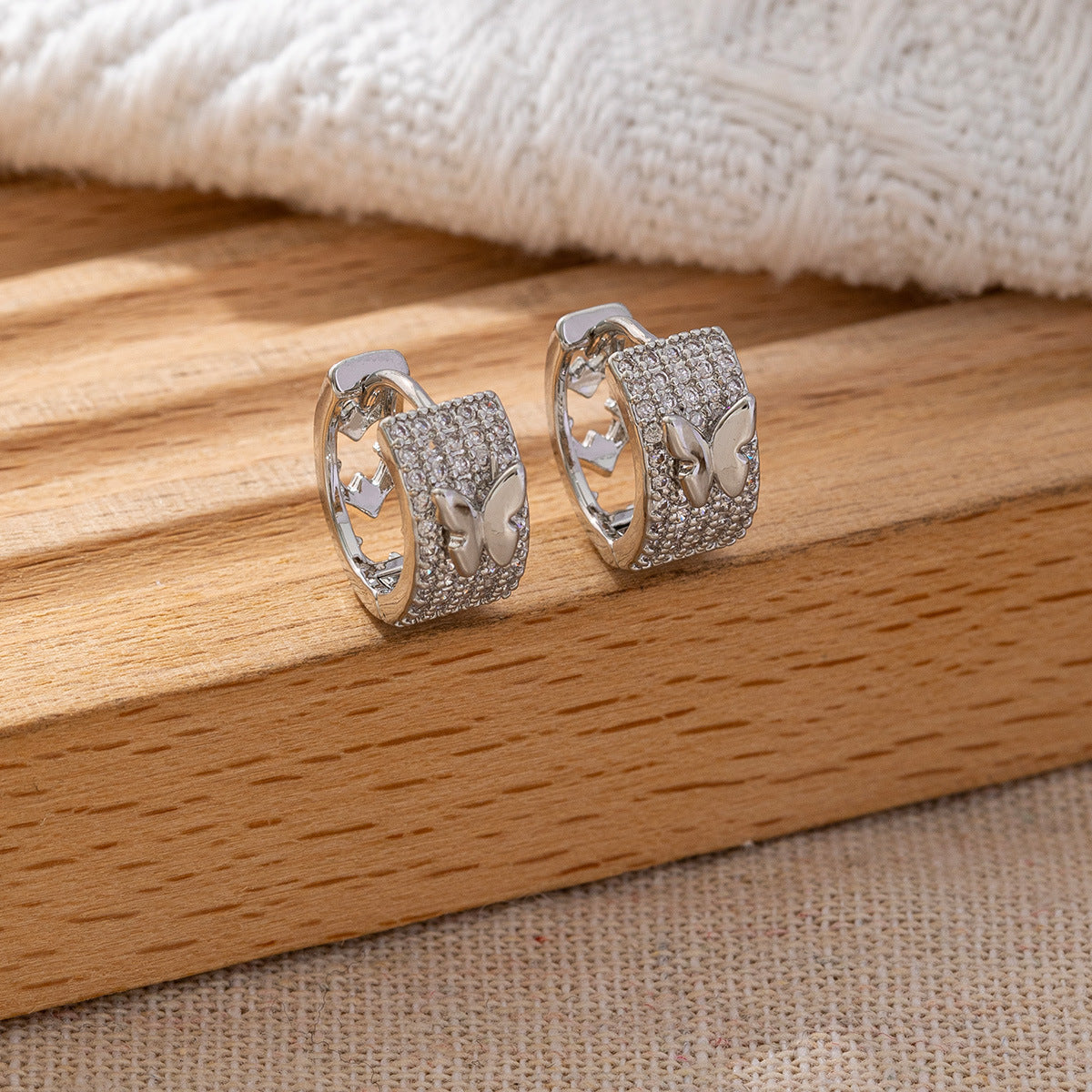 Classic Style Gold-plated Clover Clip High-grade Zircon Ear Buckle