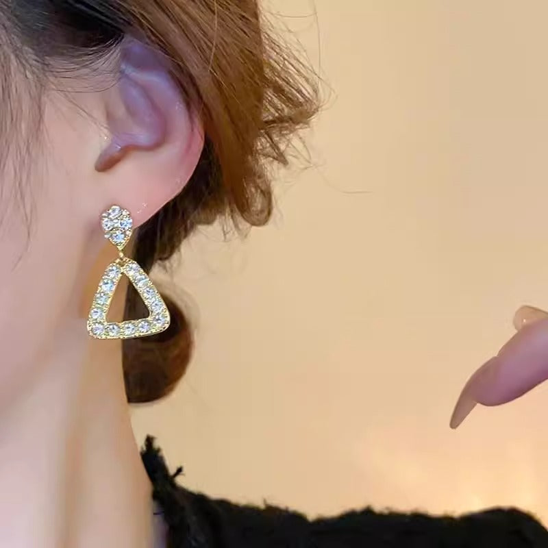 Triangle Hollow Simple High-grade Geometric Affordable Stud Earrings