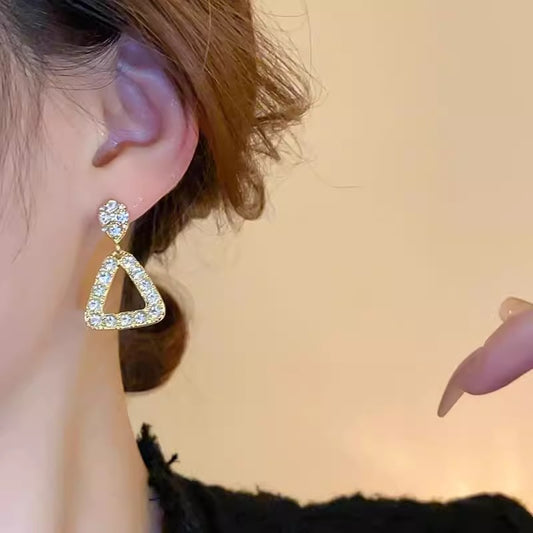 Triangle Hollow Simple High-grade Geometric Affordable Stud Earrings