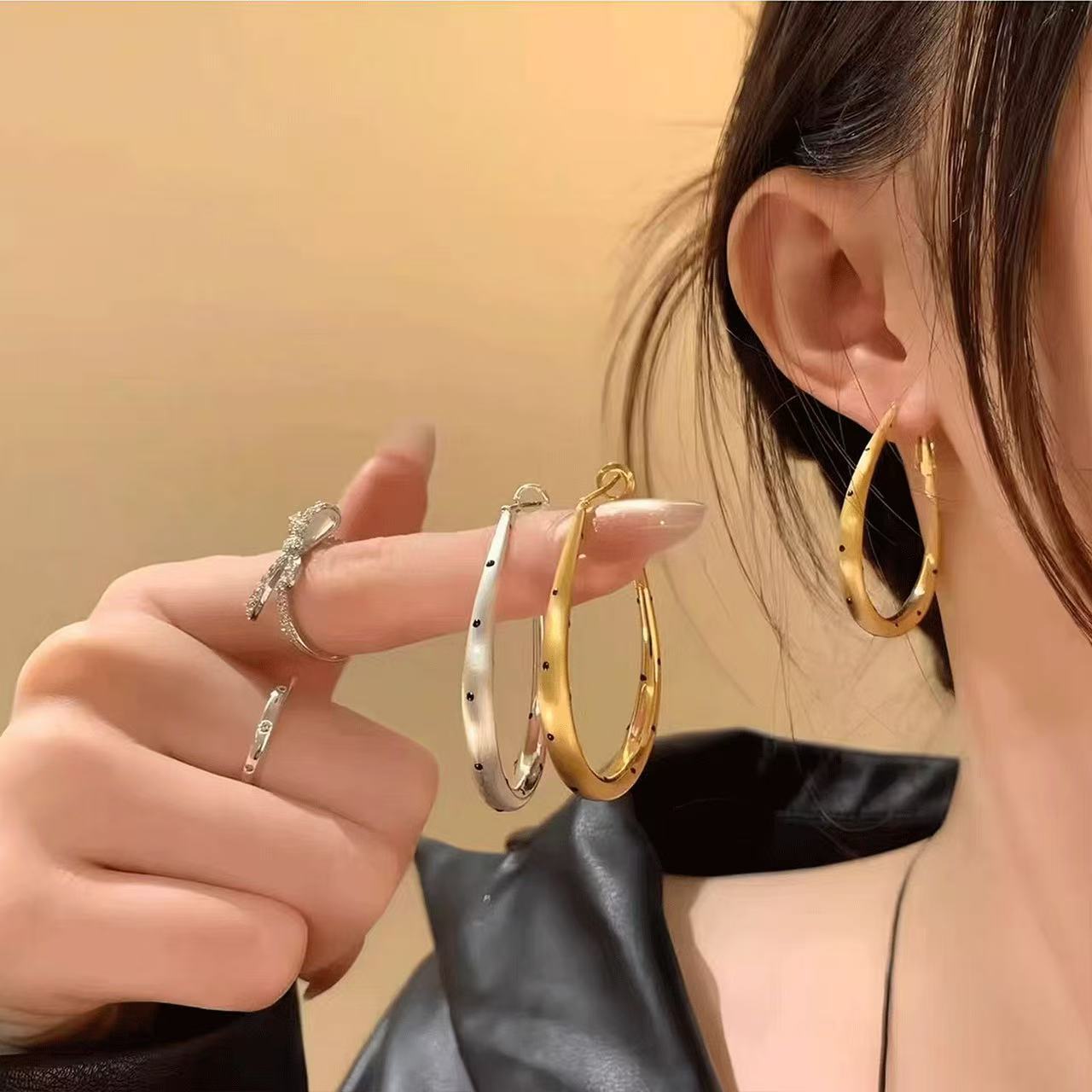 Style High-grade Black Polka Dot Ear Personality Clip Niche Stud Earrings