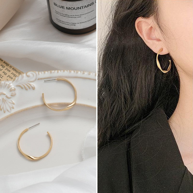 Women's Simple Twisted Metal Cold Style Elegant Earrings