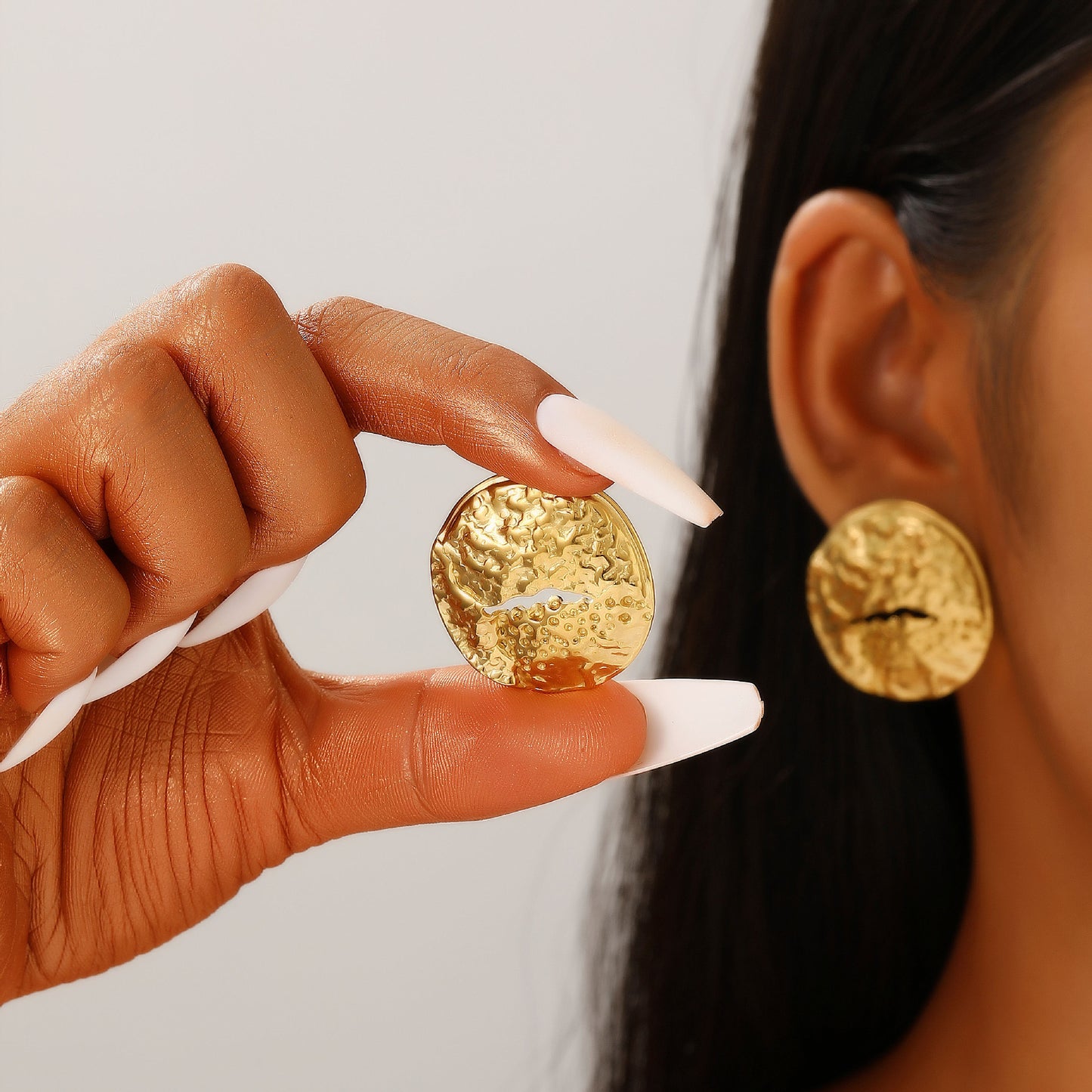 Retro Stainless Steel Round Pleated Pattern Vein Gold Earrings