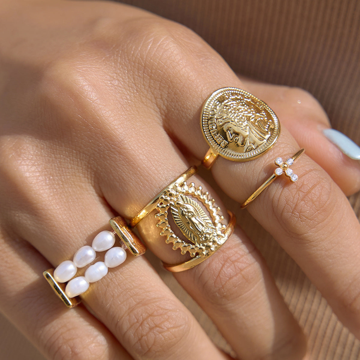 Women's Retro Style Fashion Gold Stainless Steel Ring