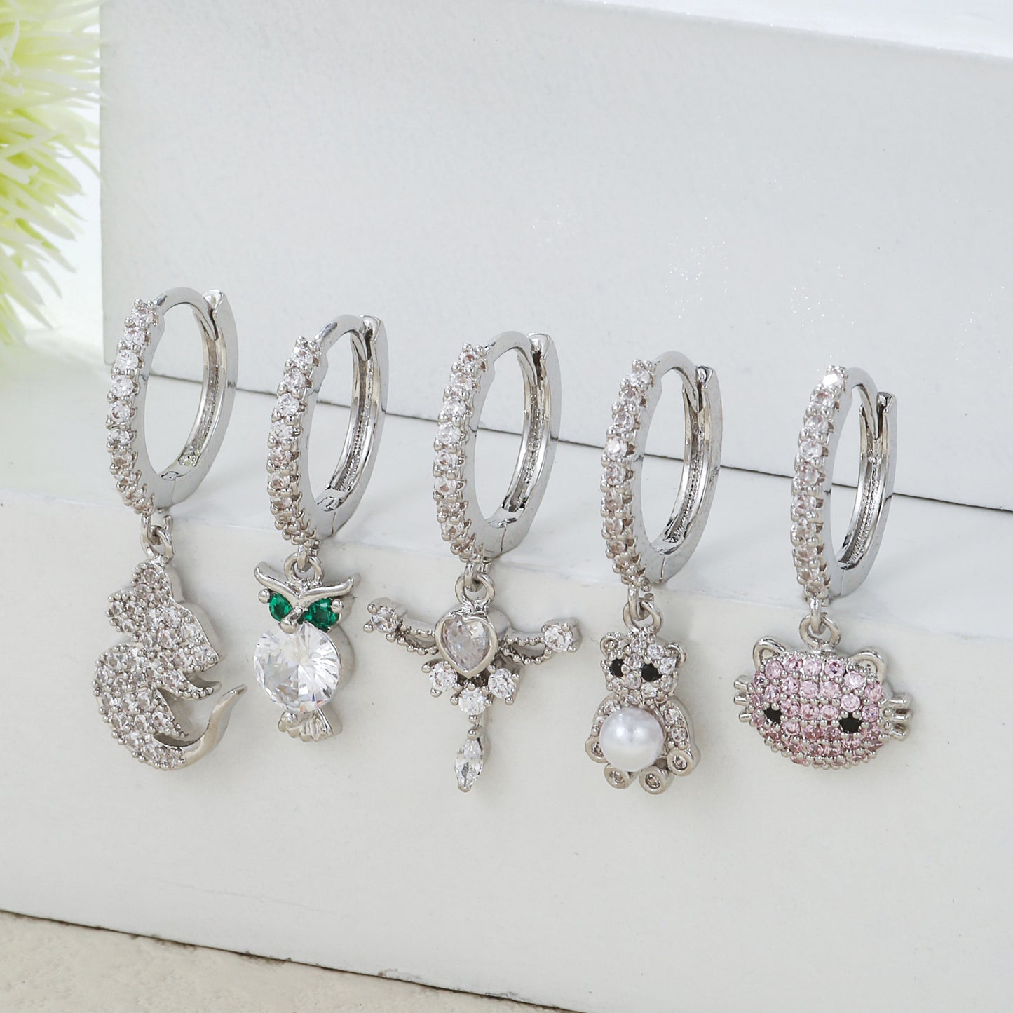 Fashion Small Beautiful Inlaid Stone Light Luxury Design Sense Ear Buckle