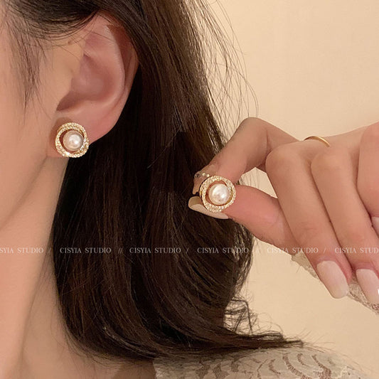 Women's French Style Vintage Pearl For Light Earrings