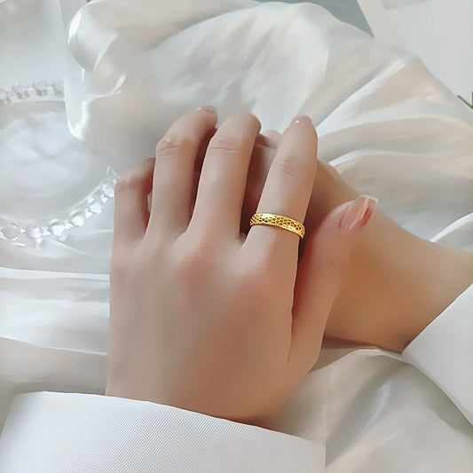 Fashion Classic Small Sequined Honeycomb Niche Sparkling Rings