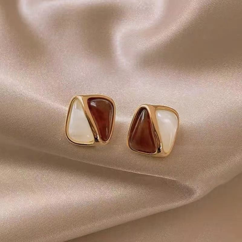 Women's Pearl French Minority Retro Affordable Luxury Stud Earrings