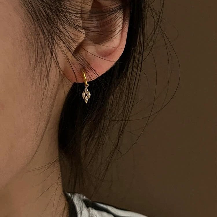 Women's Flash Rhombus Korean Retro Ear Clip Versatile Exquisite Temperament Entry Earrings